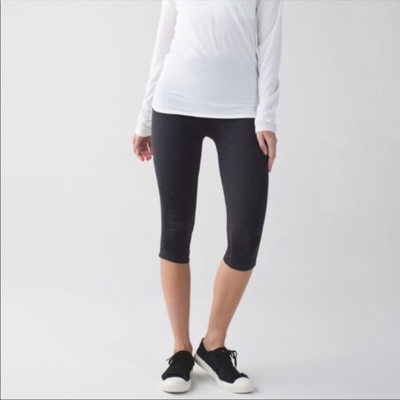 Lululemon Athletica In The Flow Crop capri legging - Picture 3 of 8